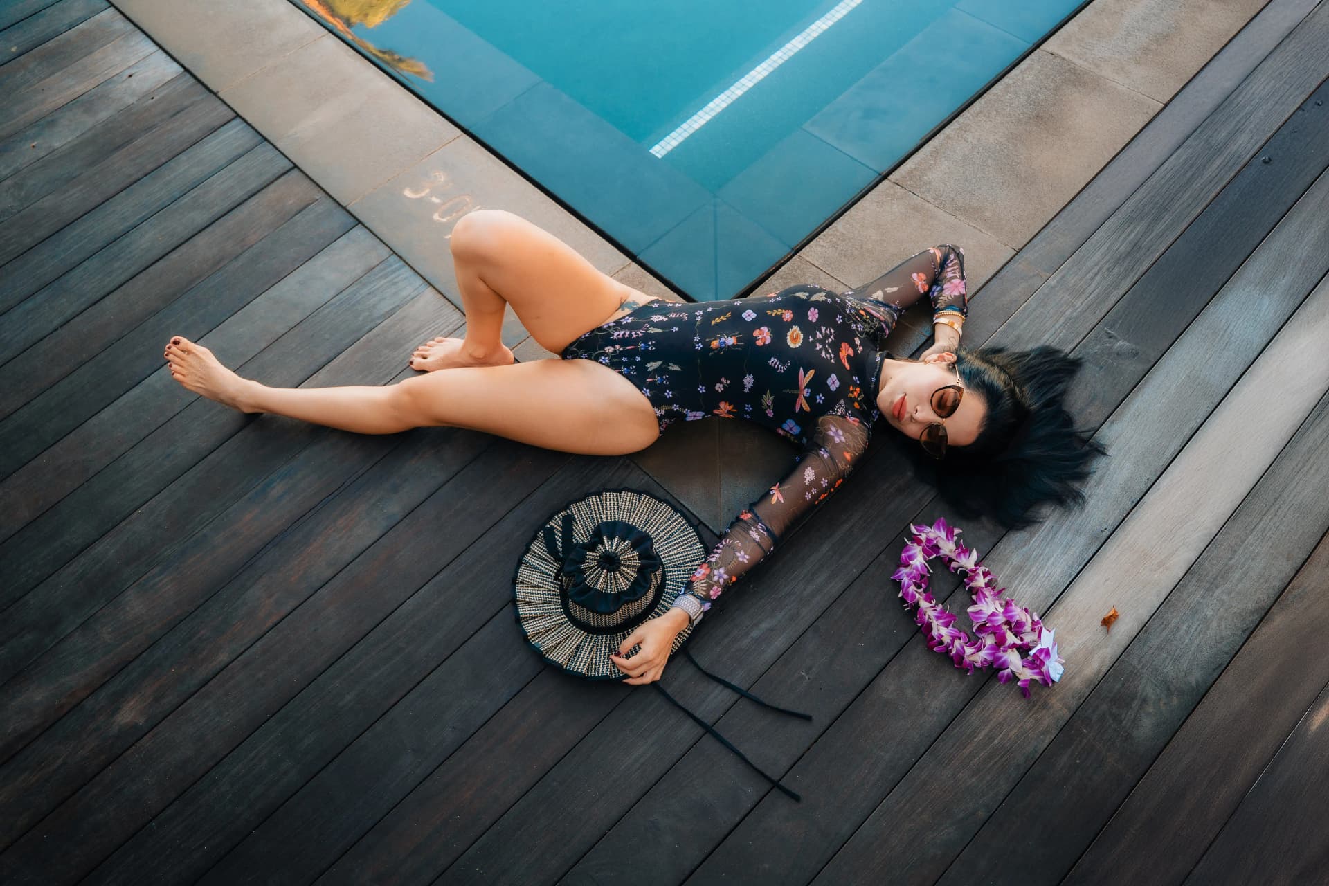 Lifestyle solo portrait with architectural environment